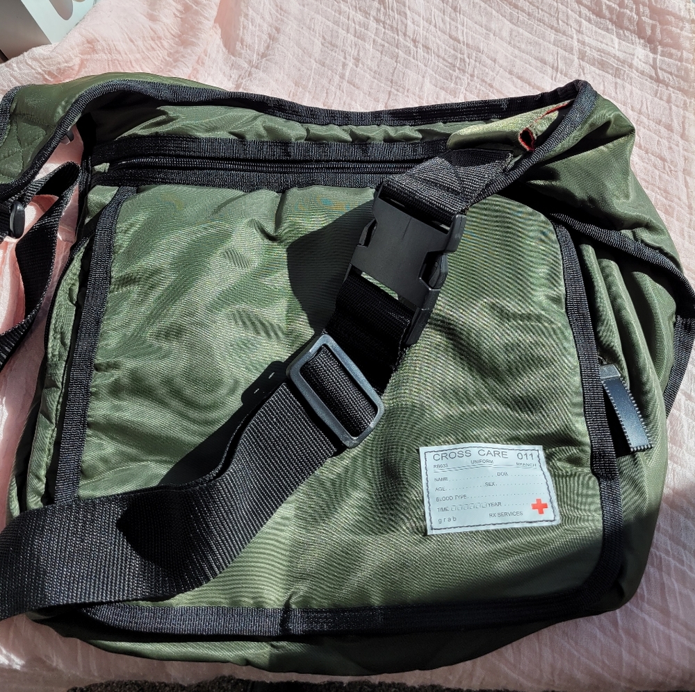 NWOT - Unisex crossbody bag